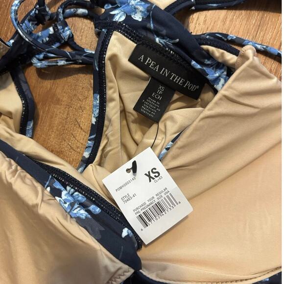 NWT A Pea in the Pod Ruffled Maternity One
Piece Floral Swimsuit Blue Size XS - Picture 6 of 6